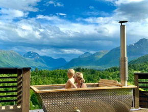 Dream Cabin Mivo X - Mountain Views and Idyllic Location at Strandafjellet